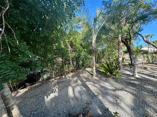 $8,000 | 7372 Melaleuca Way, Sarasota, FL 34242