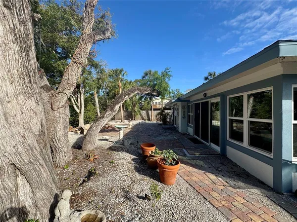 $8,000 | 7372 Melaleuca Way, Sarasota, FL 34242