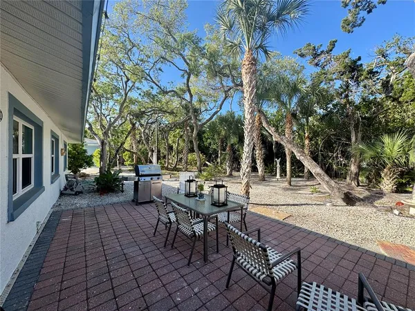 $8,000 | 7372 Melaleuca Way, Sarasota, FL 34242