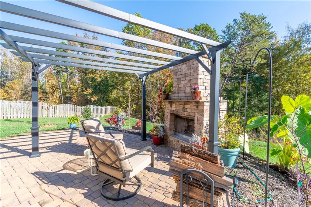 9127 Inverness Bay Road Charlotte, NC 28278 - Photo 8 of 41 Gallery Image 8