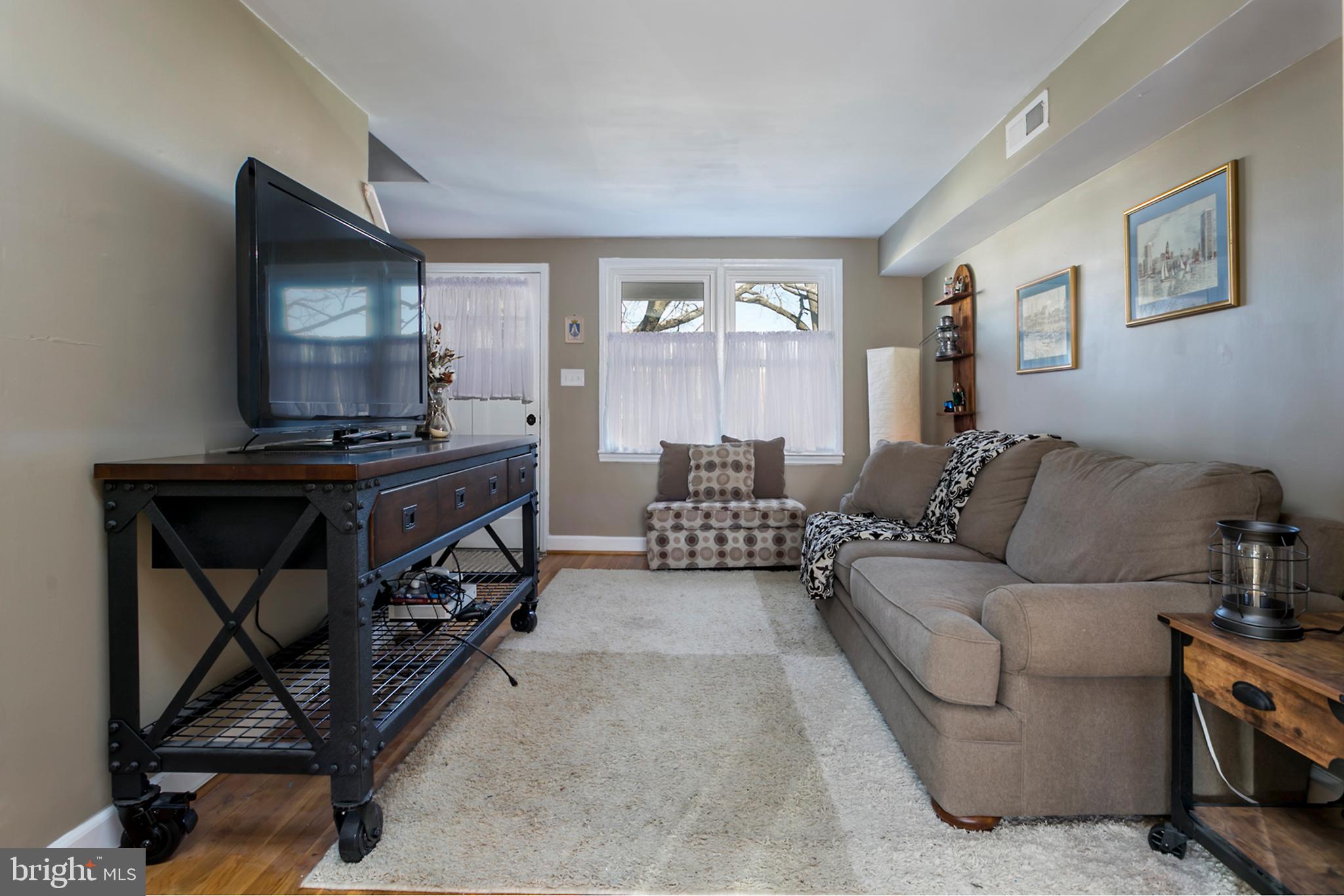 3727 Clarenell Road Baltimore, MD 21229 - Photo 5 of 22 Gallery Image 5