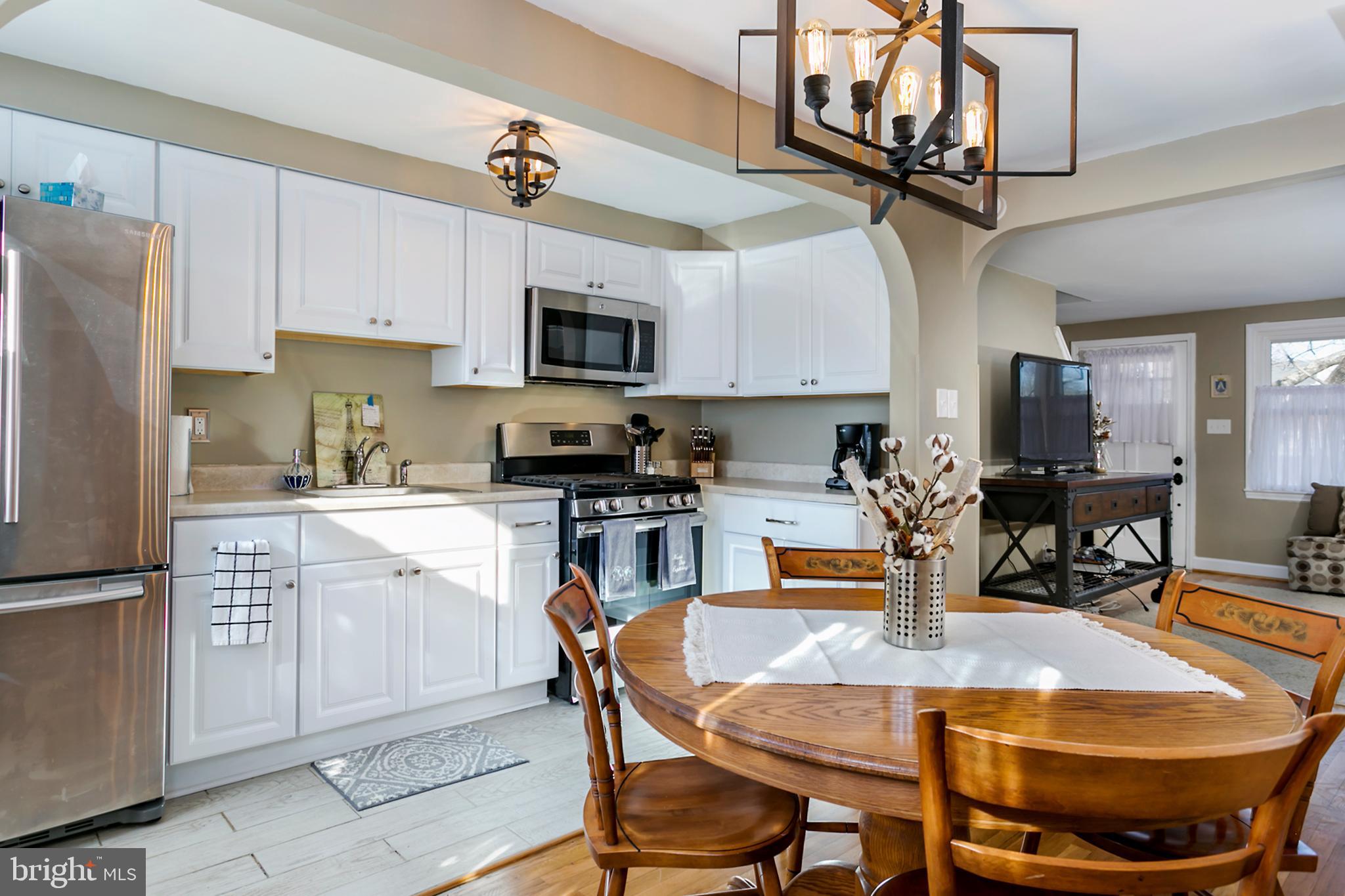 3727 Clarenell Road Baltimore, MD 21229 - Photo 7 of 22 Combination kitchen and dining room .