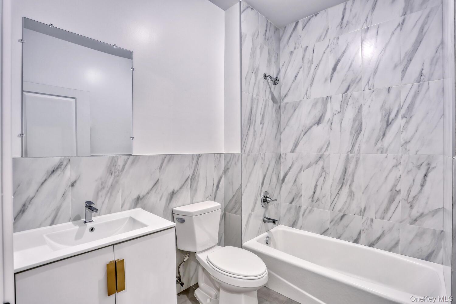 962 Rte 9W, Unit 305 Congers, NY 10920 - Photo 16 of 24 The Main Bath has a tub and shower combination.