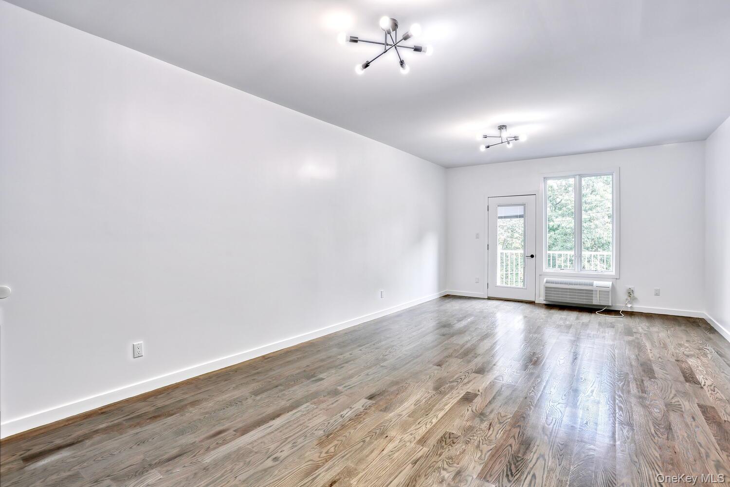 962 Rte 9W, Unit 305 Congers, NY 10920 - Photo 5 of 24 Spacious Living Room with beautiful wood flooring and great lighting!