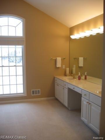 929 Loggers Circle Rochester, MI 48307 - Photo 16 of 19 Master Bath