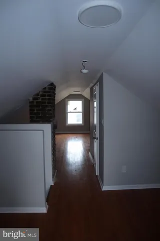 a view of empty room with window