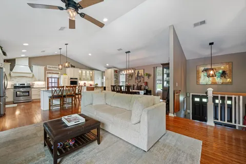 $789,900 | 843 Percy Warner Boulevard, Nashville, TN 37205
