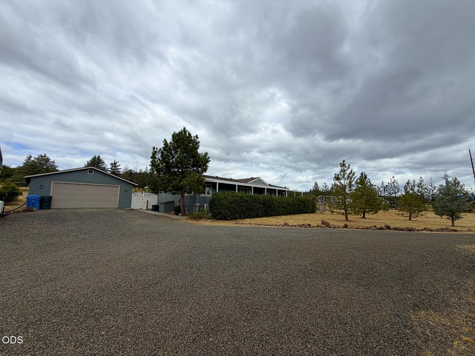 63 Rogue River Drive Eagle Point, OR 97524 - Photo 29 of 46