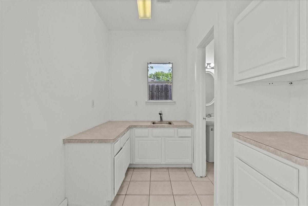 5762 Birdwood Road Houston, TX 77096 - Photo 41 of 49 CONVIENENT EXTENDED WET BAR WITH SINK AND CABINETRY OFFERS SO MANY POSSIBILITIES!
