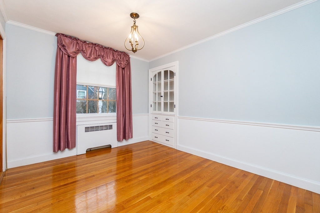 19 Homestead Road Lynnfield, MA 01940 - Photo 6 of 34 a view of an empty room with a window
