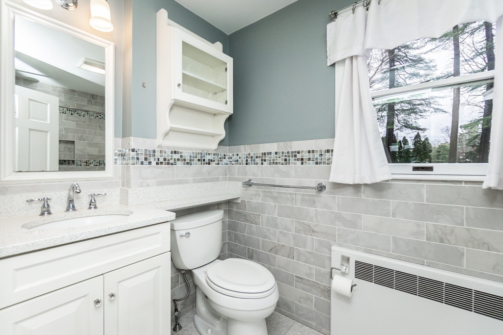 19 Homestead Road Lynnfield, MA 01940 - Photo 10 of 34 a bathroom with a toilet sink and mirror