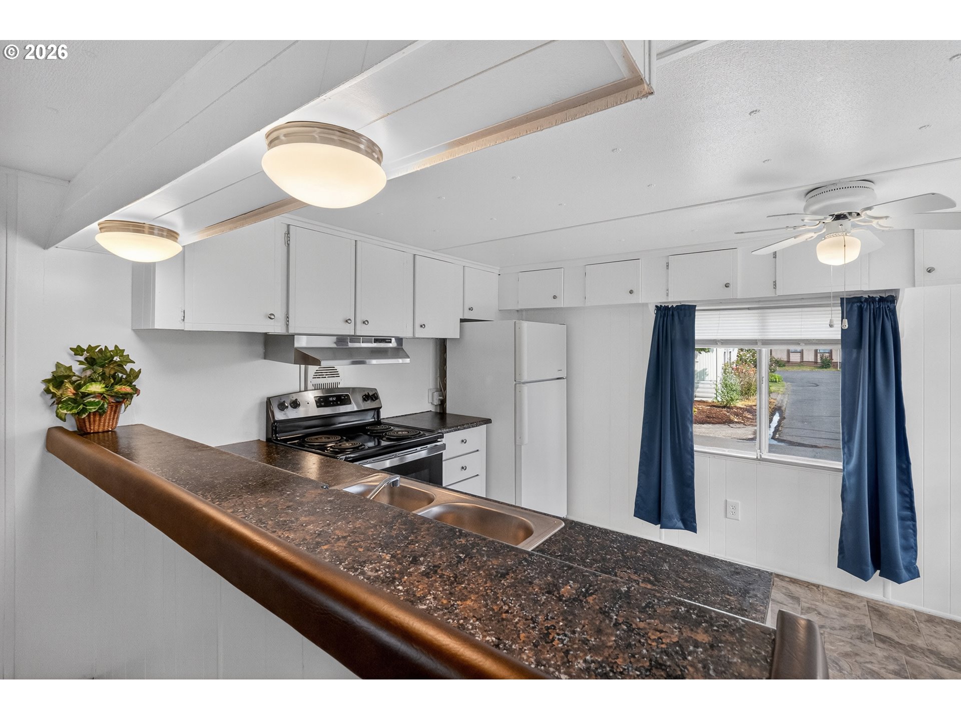 5335 Main Street, Unit 34 Springfield, OR 97478 - Photo 4 of 27 Kitchen