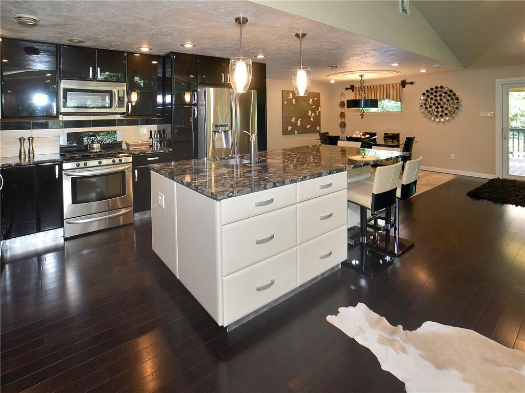 3536 Ridgewood Drive Pittsburgh, PA 15235 - Photo 4 of 25 Gallery Image 4