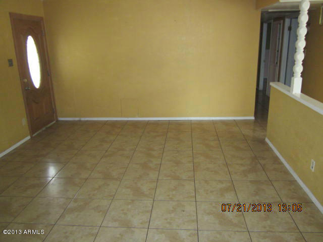 6056 West Cheery Lynn Road Phoenix, AZ 85033 - Photo 3 of 12 Livingroom