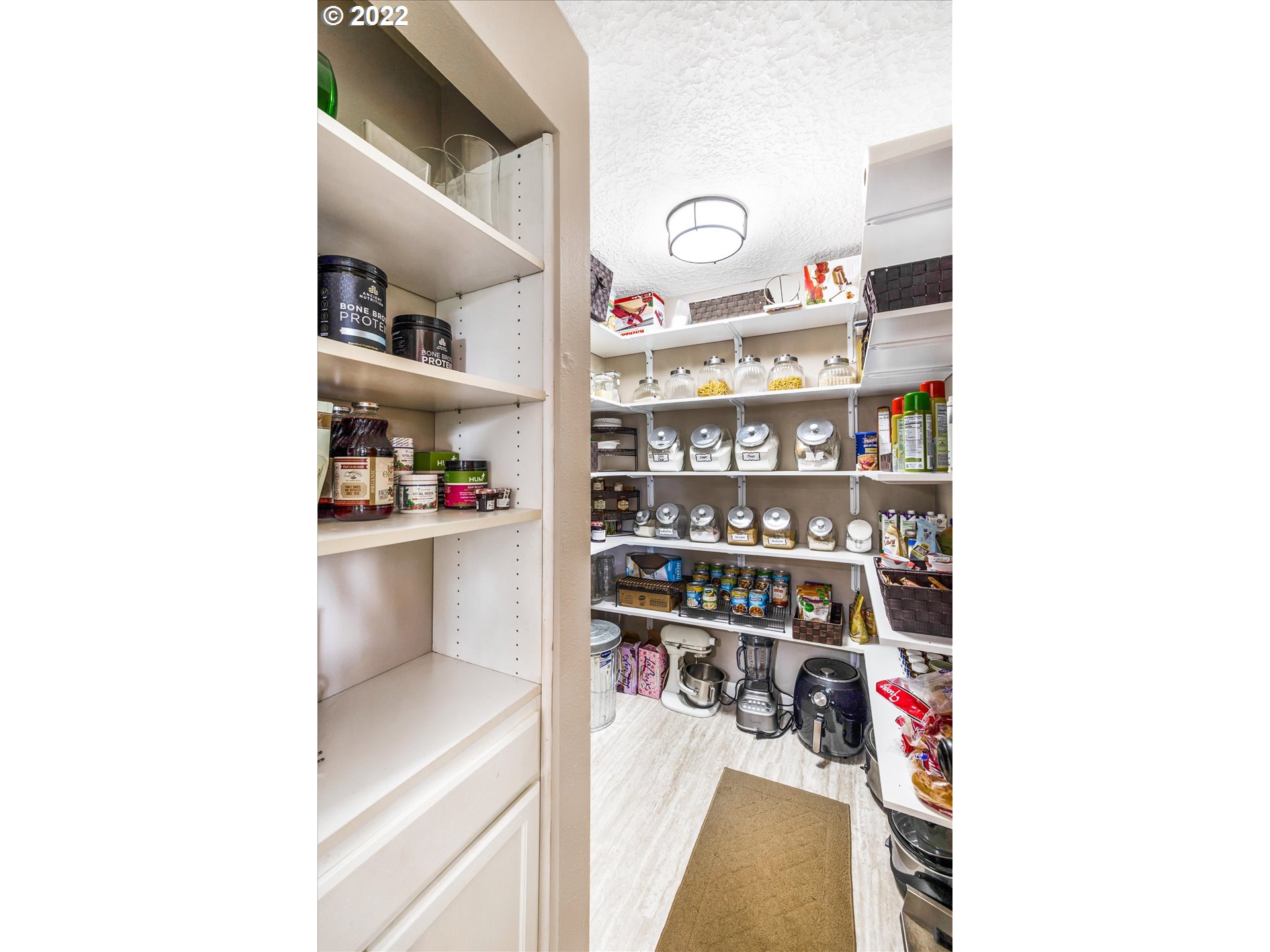 22825 Southeast Tillstrom Road Damascus, OR 97089 - Photo 8 of 32 Pantry