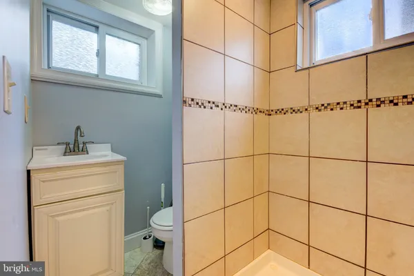 $3,900 | 6916 New Hampshire Avenue, Takoma Park, MD 20912