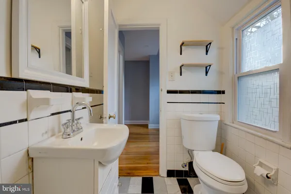 $3,900 | 6916 New Hampshire Avenue, Takoma Park, MD 20912
