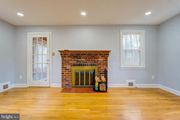 $3,900 | 6916 New Hampshire Avenue, Takoma Park, MD 20912