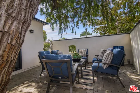 $2,070,000 | 8000 Westlawn Avenue, Los Angeles, CA 90045