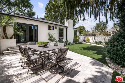 $2,070,000 | 8000 Westlawn Avenue, Los Angeles, CA 90045