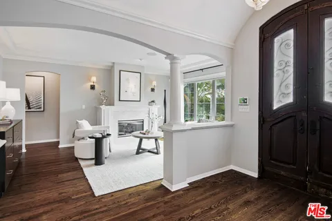 $2,070,000 | 8000 Westlawn Avenue, Los Angeles, CA 90045