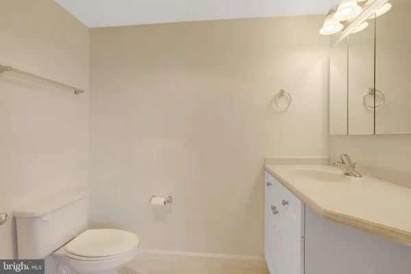 $3,000 | 3101 North Hampton Drive, Unit 711, Alexandria, VA 22302