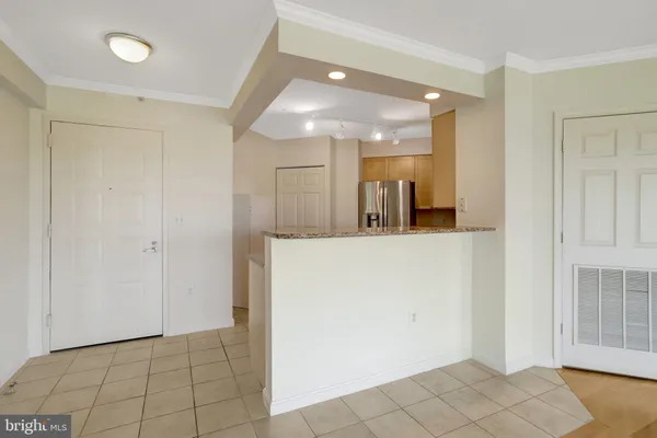 $3,000 | 3101 North Hampton Drive, Unit 711, Alexandria, VA 22302