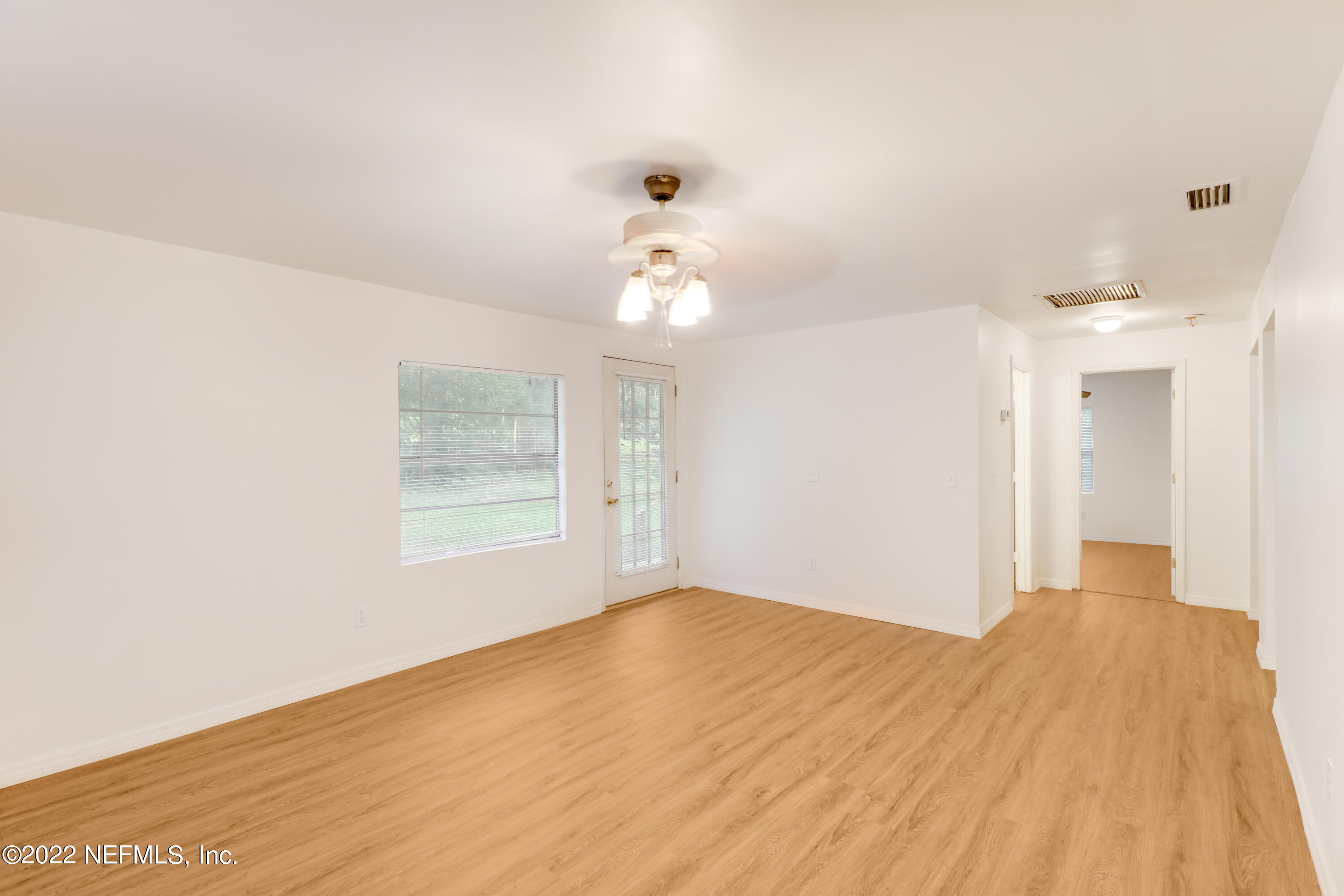 3035 Nain Road Jacksonville, FL 32207 - Photo 8 of 43 Living Room-2