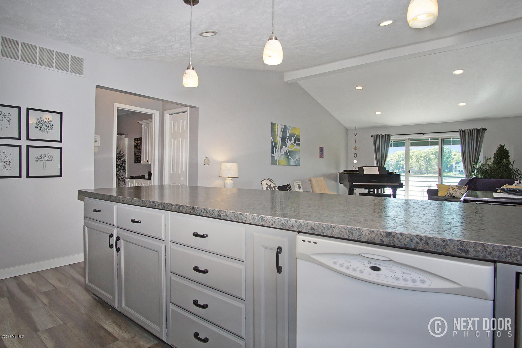 602 Edgewater Court Spring Lake, MI 49456 - Photo 6 of 46 DSC03025 I
