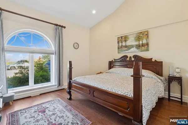 $2,390,000 | 912 Cherokee Lane, Franklin Lakes, NJ 07417