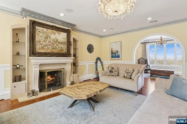 $2,390,000 | 912 Cherokee Lane, Franklin Lakes, NJ 07417