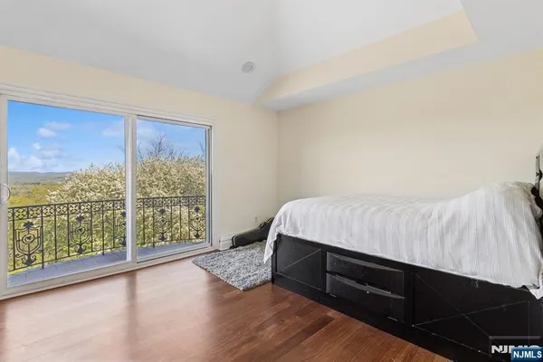 $2,390,000 | 912 Cherokee Lane, Franklin Lakes, NJ 07417