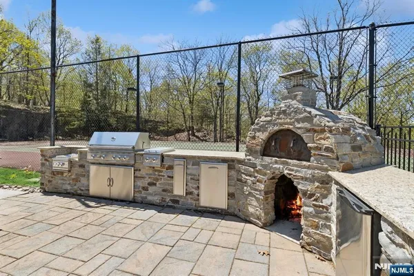 $2,390,000 | 912 Cherokee Lane, Franklin Lakes, NJ 07417