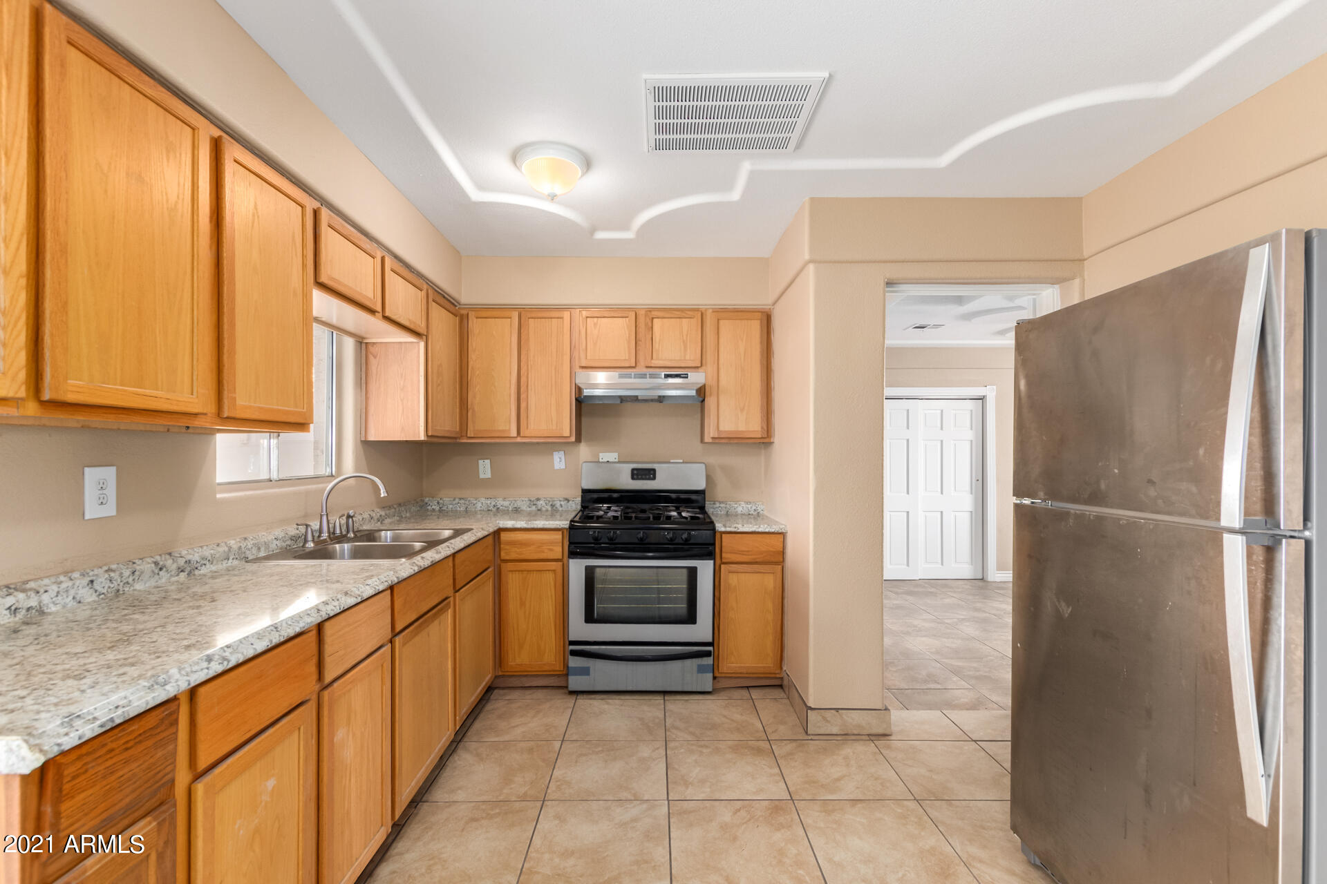 1527 West Maldonado Road Phoenix, AZ 85041 - Photo 14 of 29 14 Maldonado