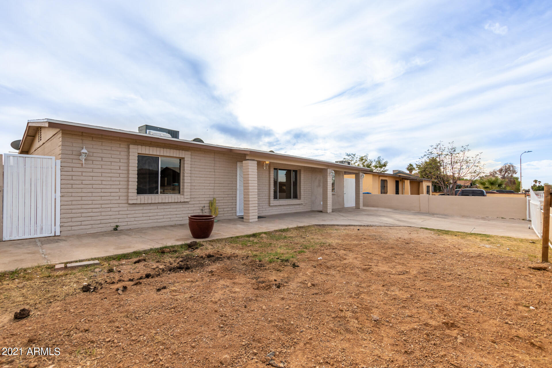 1527 West Maldonado Road Phoenix, AZ 85041 - Photo 2 of 29 02 Maldonado