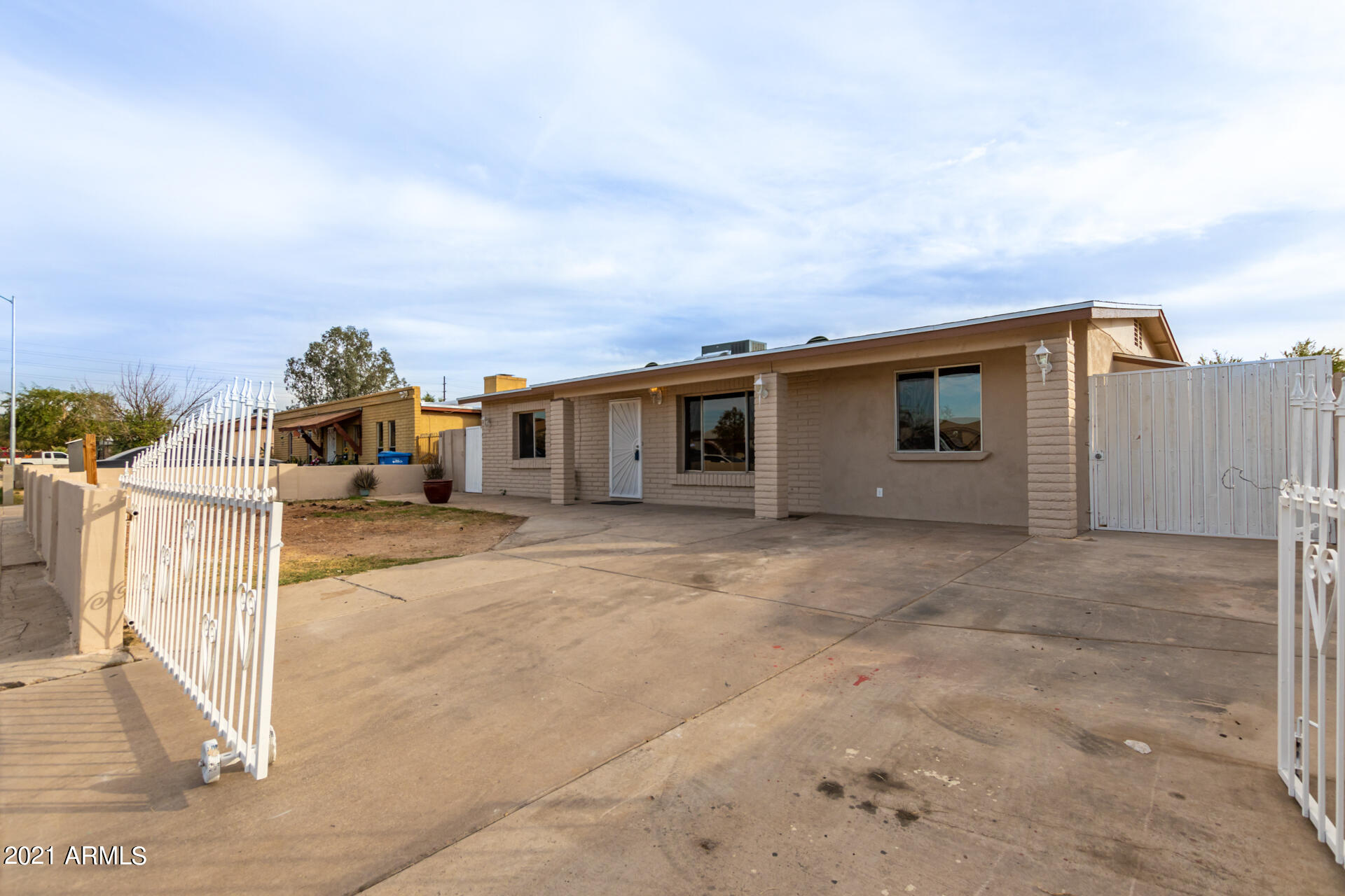 1527 West Maldonado Road Phoenix, AZ 85041 - Photo 3 of 29 03 Maldonado