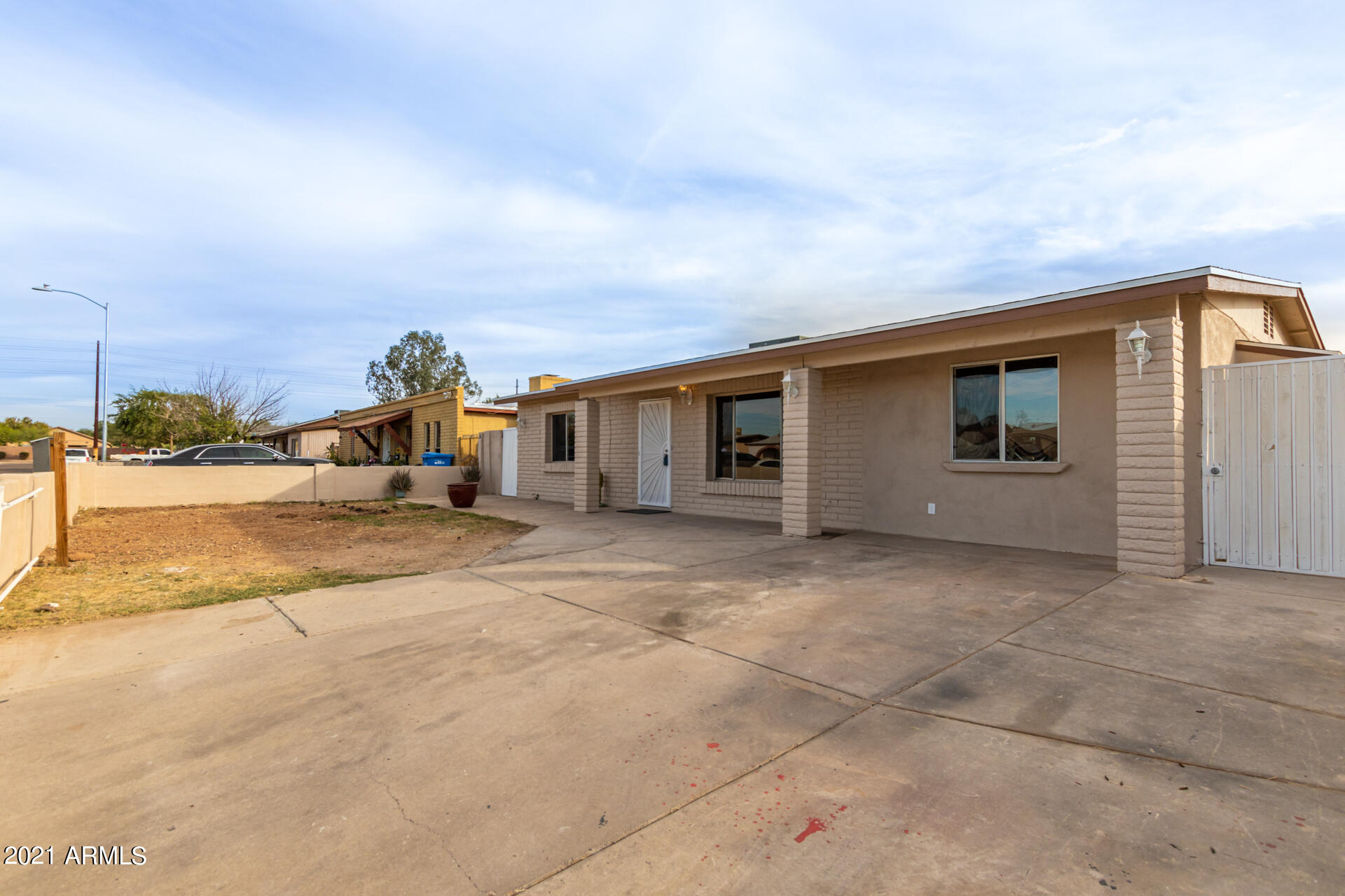 1527 West Maldonado Road Phoenix, AZ 85041 - Photo 4 of 29 04 Maldonado