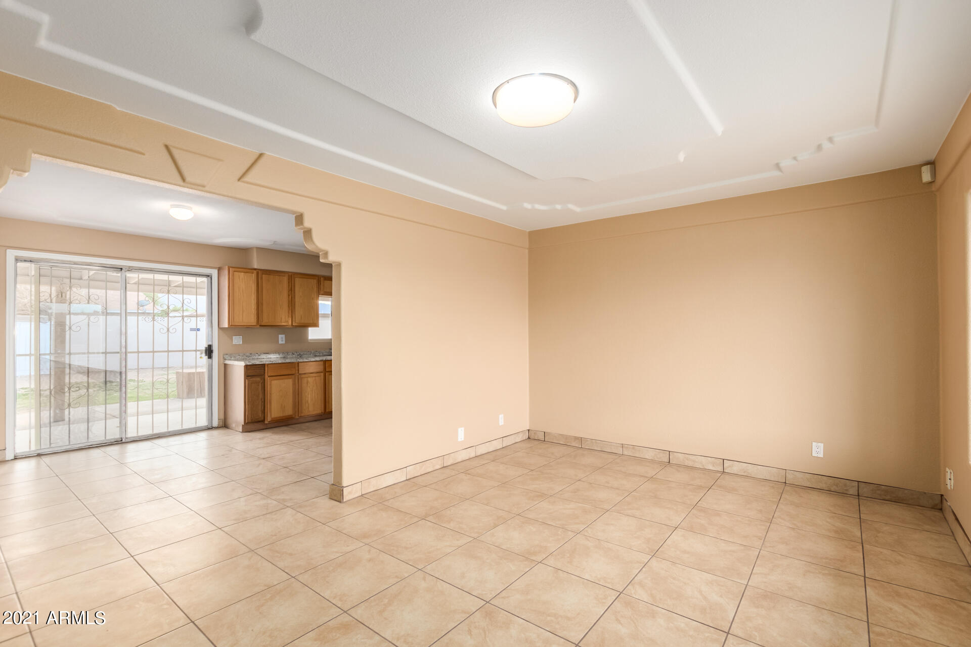 1527 West Maldonado Road Phoenix, AZ 85041 - Photo 7 of 29 07 Maldonado