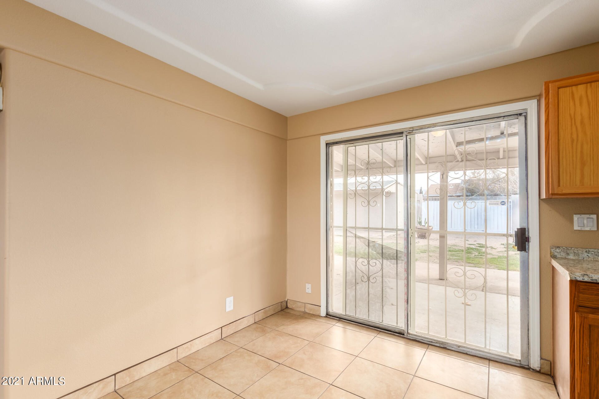 1527 West Maldonado Road Phoenix, AZ 85041 - Photo 10 of 29 10 Maldonado
