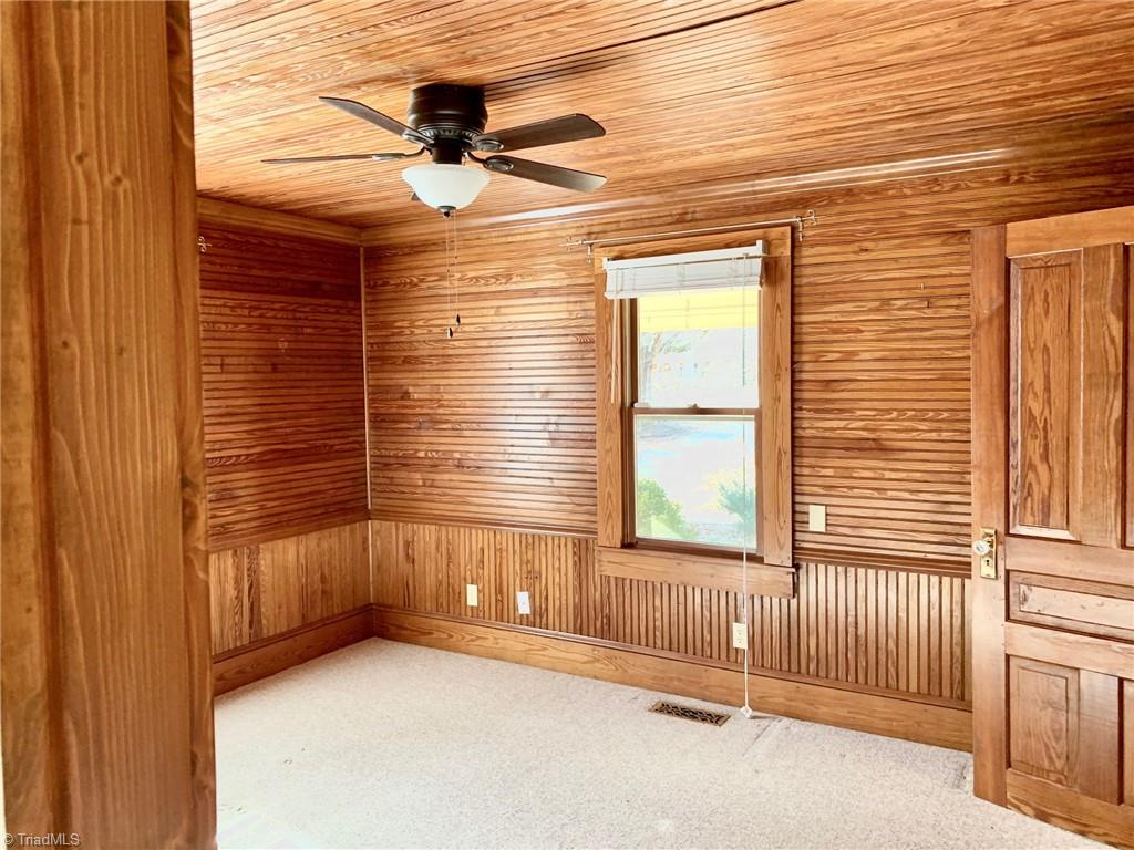 1876 Allred Road Lexington, NC 27292 - Photo 22 of 49 Master bedroom