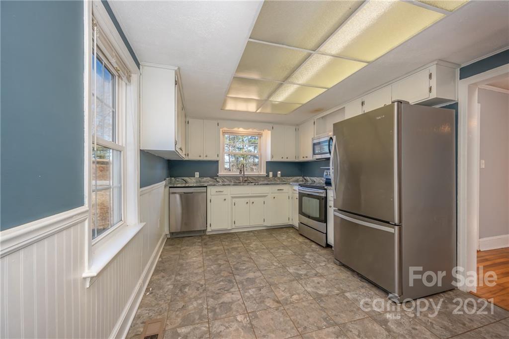 291 Cardinal Street Inman, SC 29349 - Photo 14 of 40 a kitchen with a refrigerator sink and cabinets