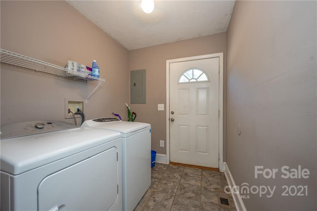 291 Cardinal Street Inman, SC 29349 - Photo 17 of 40 a view of utility room