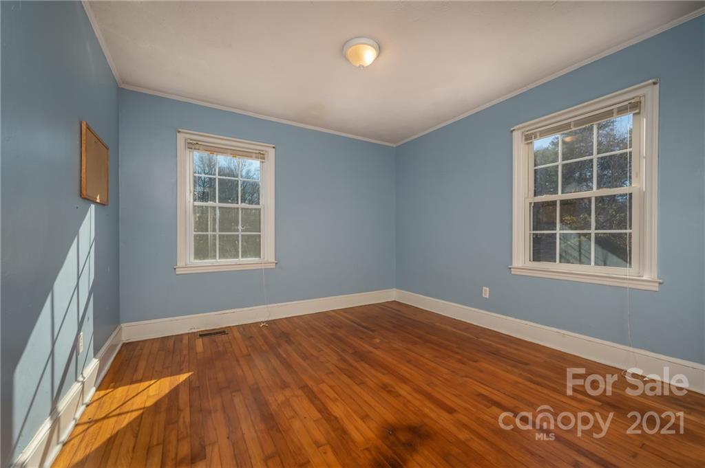291 Cardinal Street Inman, SC 29349 - Photo 22 of 40 an empty room with windows
