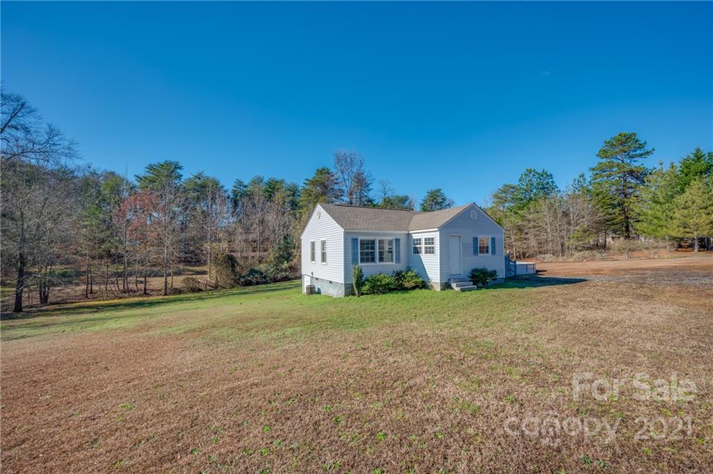 291 Cardinal Street Inman, SC 29349 - Photo 4 of 40 a view of a house with a yard