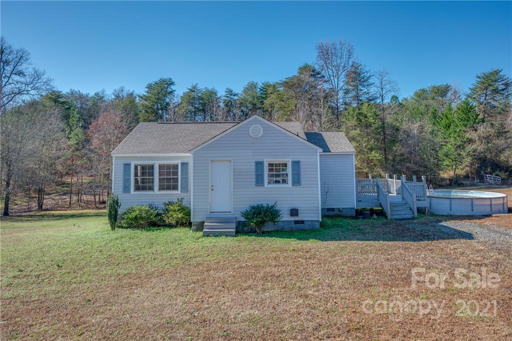 291 Cardinal Street Inman, SC 29349 - Photo 5 of 40 a front view of a house with garden