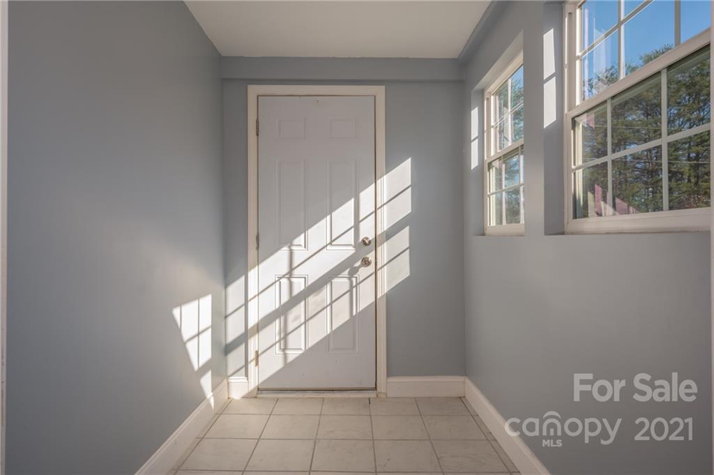 291 Cardinal Street Inman, SC 29349 - Photo 9 of 40 a view of entryway