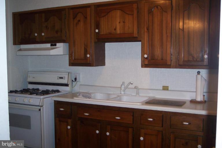 8058 Wallace Road Dundalk, MD 21222 - Photo 4 of 24 Kitchen