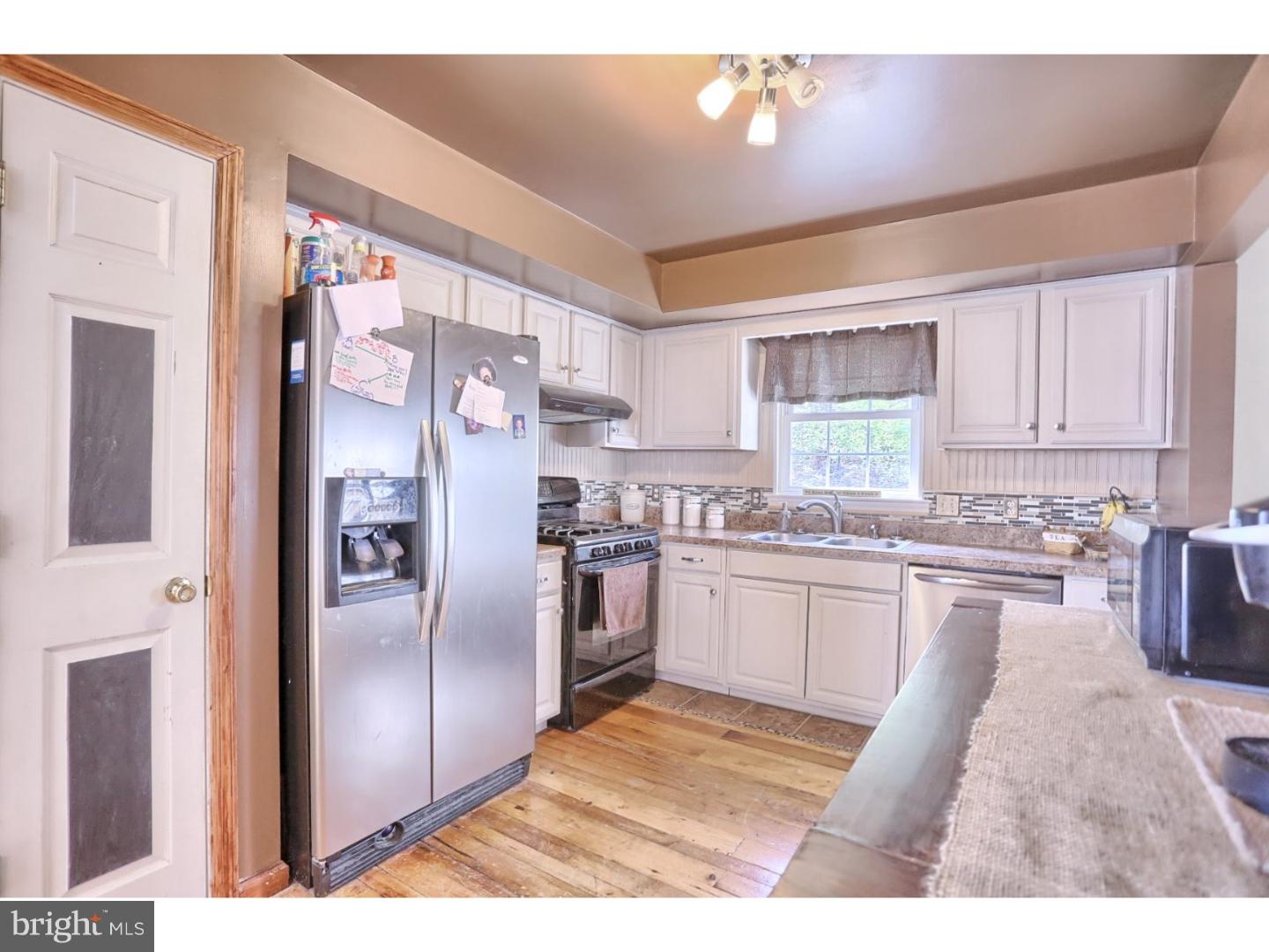 256 Bainbridge Circle Sinking Spring, PA 19608 - Photo 6 of 18 Kitchen