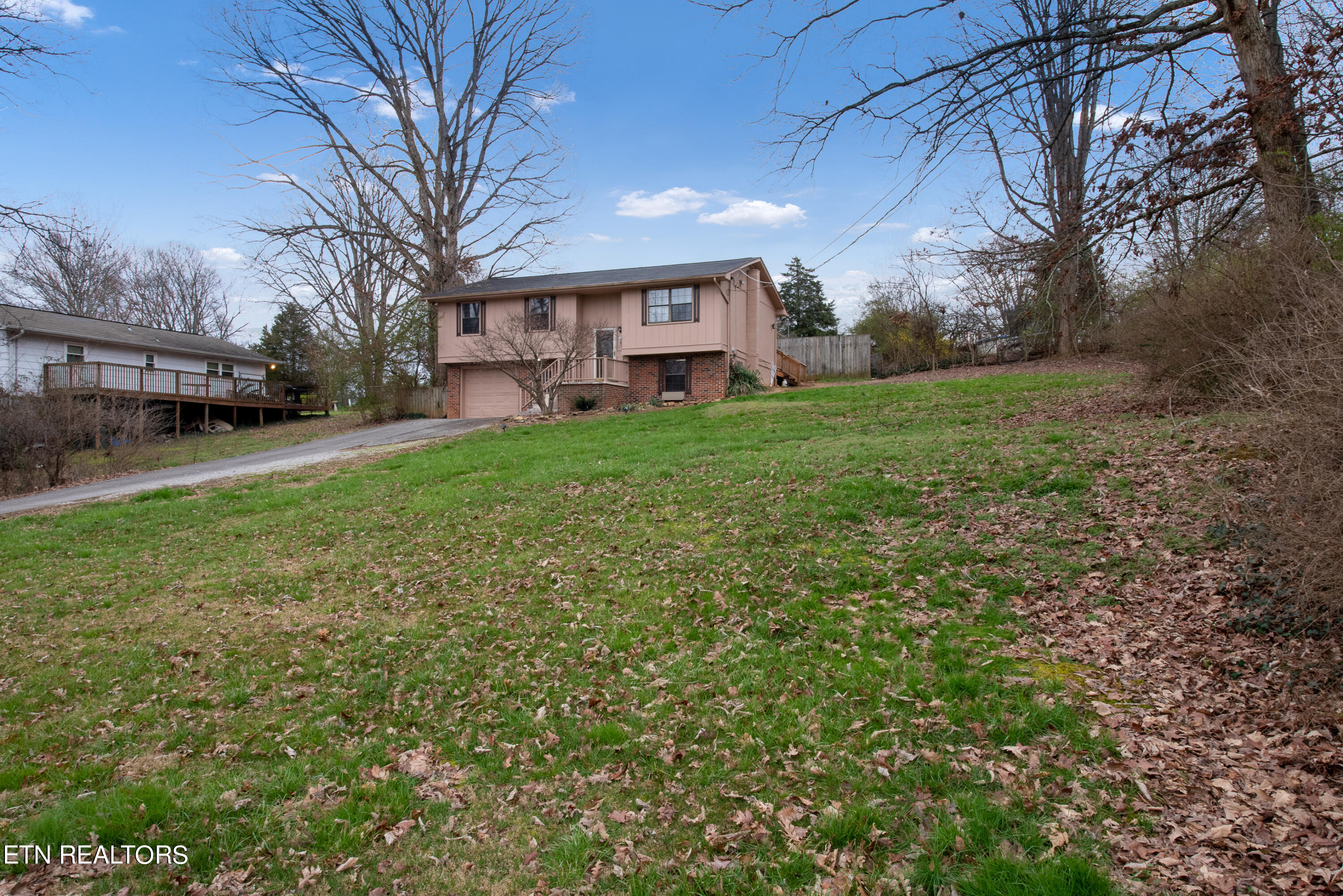 1904 Highland Road Maryville, TN 37801 - Photo 1 of 19 Front without snow