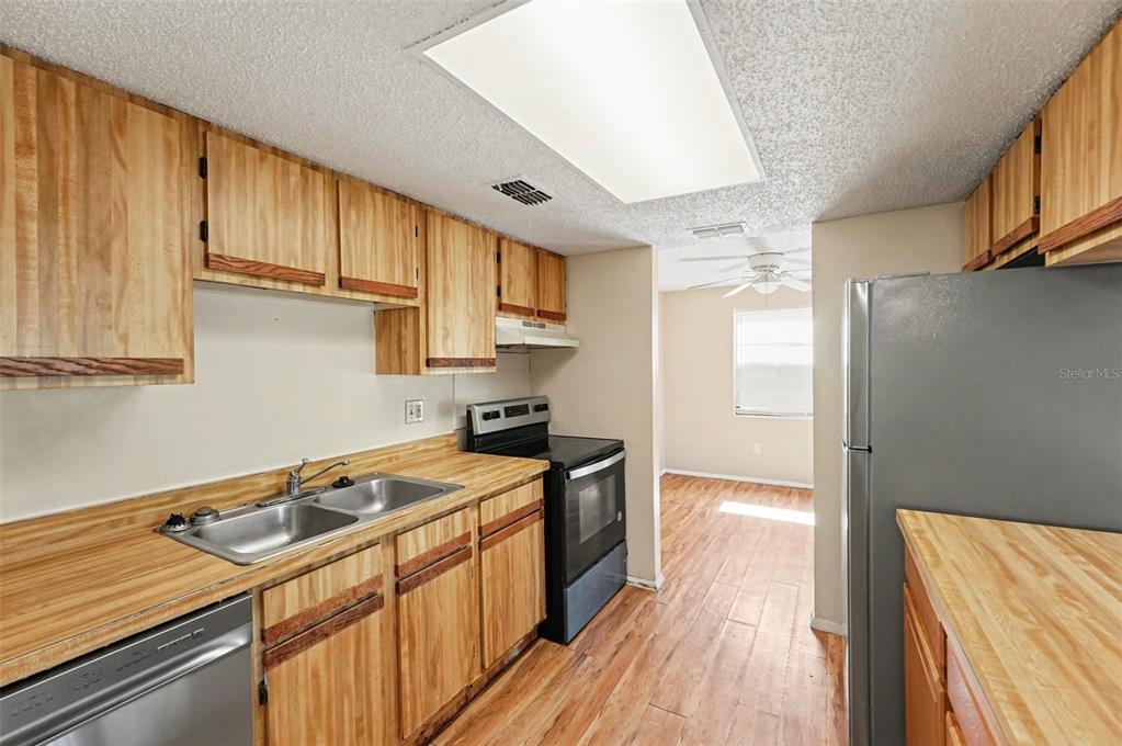 129 Camphor Circle, Unit F Oldsmar, FL 34677 - Photo 11 of 38 a kitchen with a stove and a refrigerator